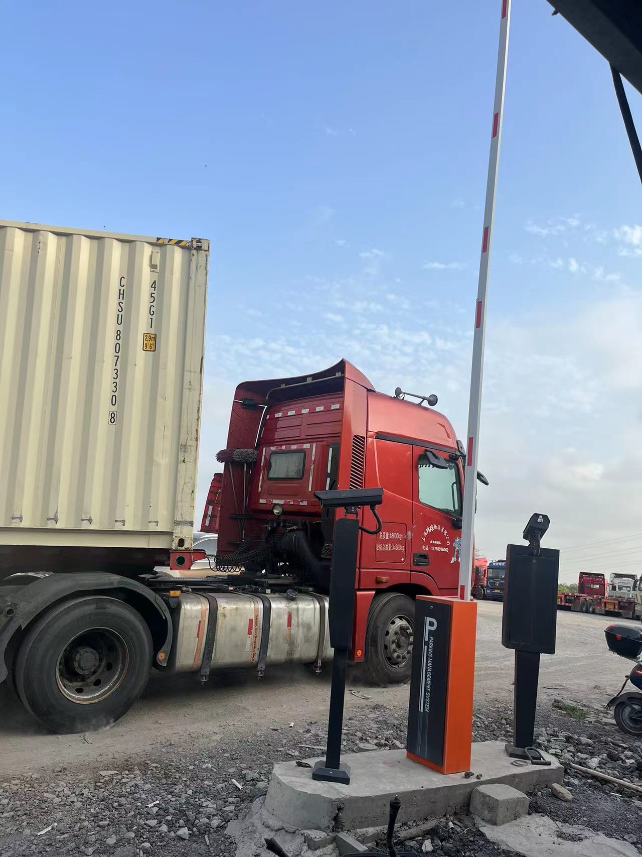 上(shàng)海(hǎi)三和(hé)停車(chē)場(chǎng)